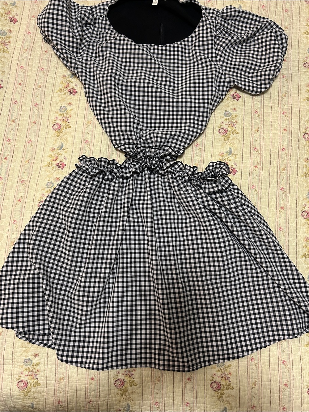 Black & White la Lavon medium Mini skirt with attached top Puff Sleeves